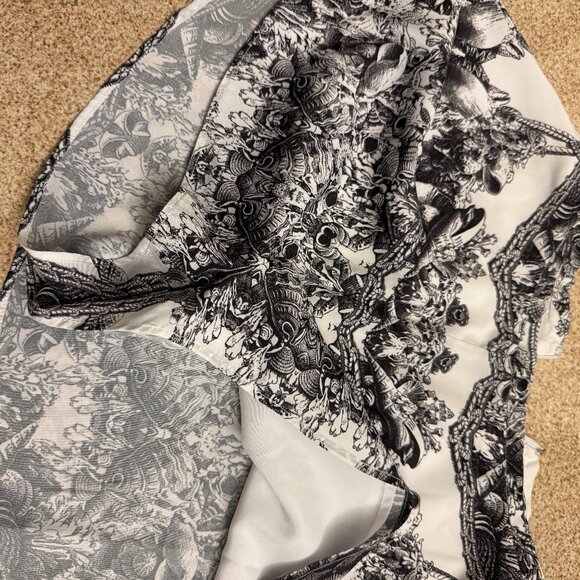 Finders Keepers Victorian Pattern Shorts - Picture 5 of 5